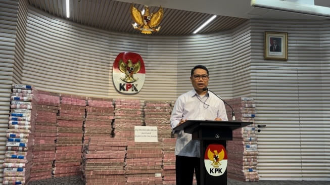 KPK Serahkan Rp 883 Miliar Hasil Perkara Investasi Fiktif ke PT Taspen