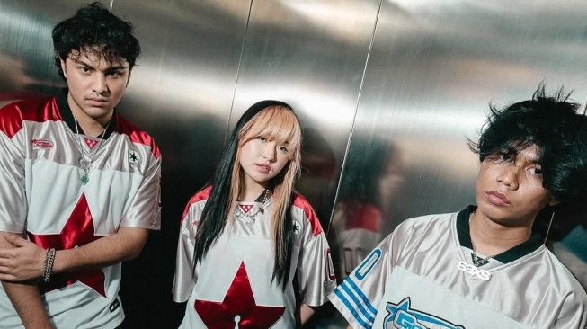 Melihat Pro Kontra Kemenangan Lagu Garam dan Madu di AMI Awards 2025