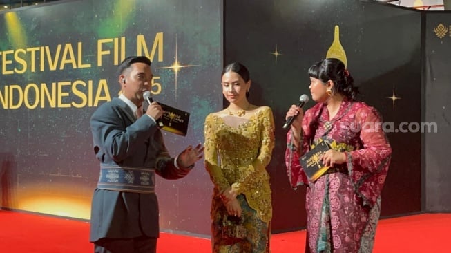 Maudy Ayunda jadi pembaca nominasi dalam acara Festival Film Indonesia (FFI) 2025 di TIM, Jakarta Pusat pada Kamis (20/11/2025) malam. Rena Pangesti/Suara.com]
