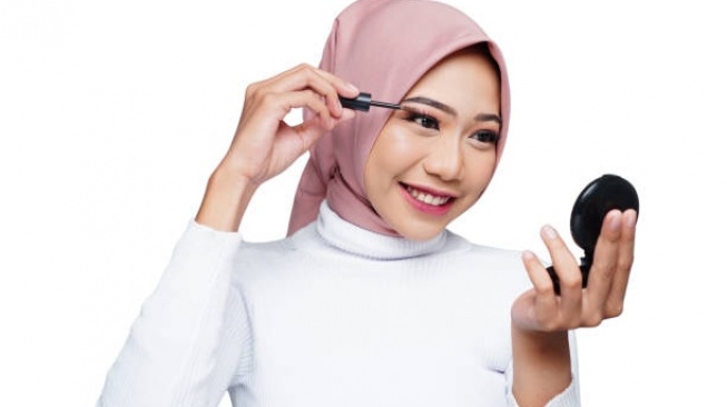 5 Rekomendasi Maskara Wudhu Friendly dan Mudah Dibersihkan, Cocok Buat Muslimah Anti-Ribet
