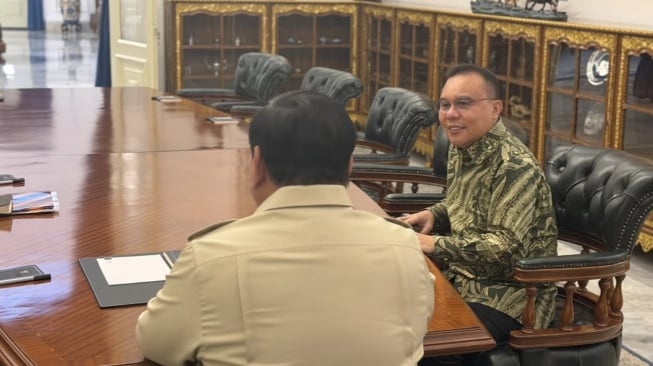 Presiden Prabowo kembali bertemu Wakil Ketua DPR RI Sufmi Dasco Ahmad di Istana Merdeka, Jakarta, Kamis (20/11/2025). [sekretaris kabinet]