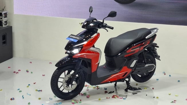 Skuter Listrik eMotor Sprinto Rilis di GJAW 2025. (SUARA.COM/Manuel Jeghesta)
