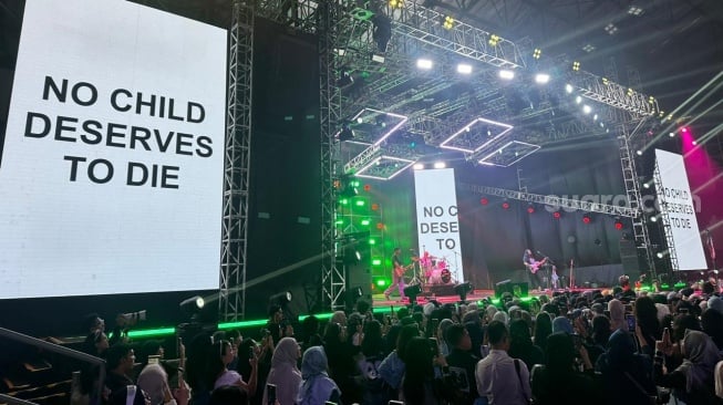 Konser tunggal Jae Park, atau yang kini lebih dikenal sebagai eaJ, bertajuk 'The 1/9 Tour' sukses digelar di Basket Hall, GBK Senayan, Jakarta, pada Jumat, 21 November 2025. [Suara.com/Sumarni]