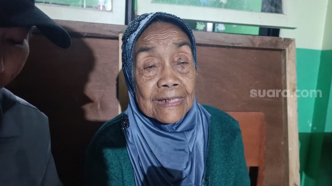 Cerita Lansia 90 Tahun Saat Mengungsi Akibat Erupsi Gunung Semeru