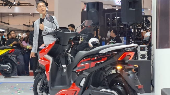 Skuter Listrik eMotor Sprinto Rilis di GJAW 2025. (SUARA.COM/Manuel Jeghesta)