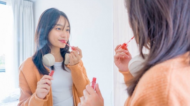 7 Rekomendasi Lipstik Warna Natural untuk Anak Sekolah, Harga Mulai Rp9 Ribuan