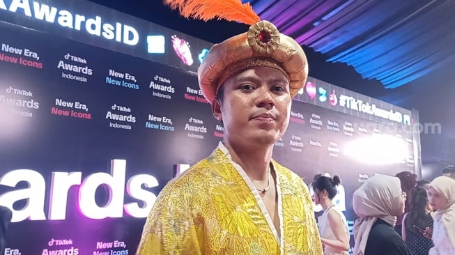 Konten kreator A Juju ditemui di Daan Mogot, Jakarta Barat pada Jumat, 21 November 2025 [Suara.com/Rena Pangesti]