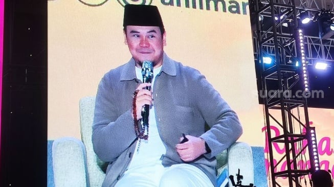 Ustaz Hilman Fauzi saat perayaan 1 Dekade DRW Skincare Minggu (23/11/2025) (Suara.com/Gagah Radhitya Widiaseno)