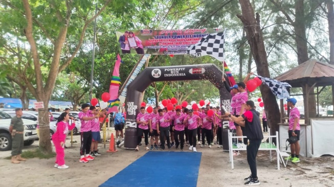 Ratusan Peserta Ramaikan Virtual Run dan Powerfit di Pantai Cermin