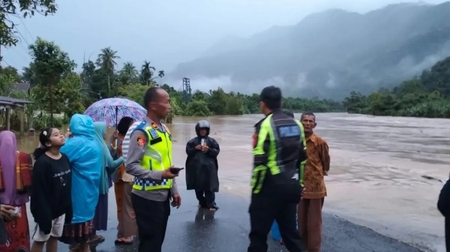 Banjir di Tarusan Pesisir Selatan Putus Akses Painan-Padang!