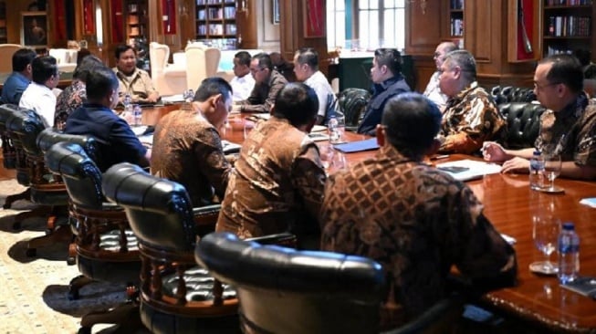Prabowo Kumpulkan Jajaran di Hambalang, Bahas Penertiban Kawasan Hutan dan Pertambangan Ilegal