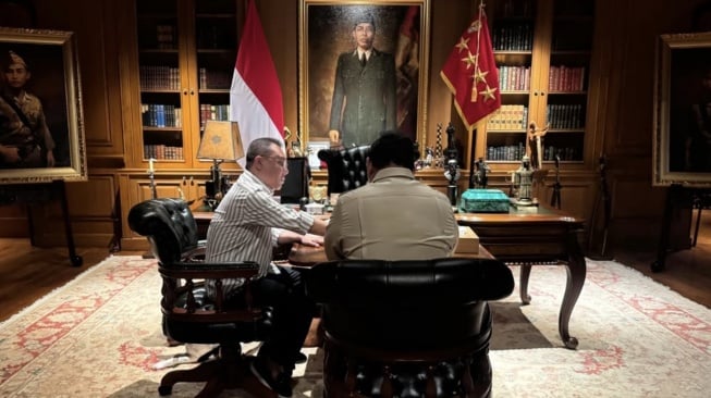 Presiden Prabowo dan Wakil Ketua DPR RI Sufmi Dasco Ahmad bertemu di Hambalang, Sabtu (22/11/2025). [Sekretaris Kabinet]