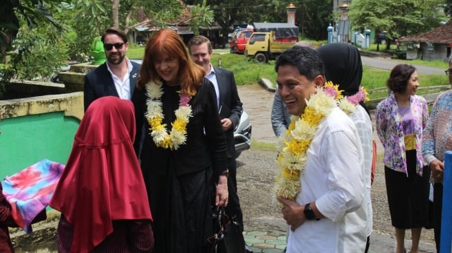 Gubernur Victoria, Margaret Gardner, bersama founder GSM, Muhammad Nur Rizal. (Dok. GSM)