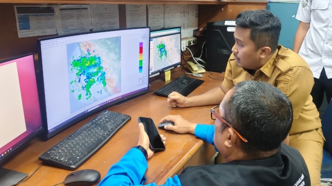 Wagub Sumbar Minta BMKG Percepat Informasi Cuaca Ekstrem, Warga  Jangan Abai Peringatan!