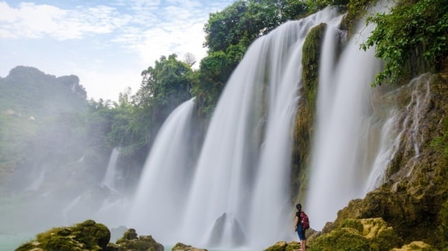 Kecantikan Tersembunyi: Menyisir Canyon dan Air Terjun Cikondang