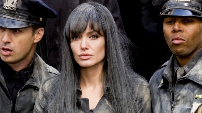 Film Salt yang dibintangi Angelina Jolie akan tayang Senin (24/11/2025) malam ini pukul 21.00 WIB di Trans TV. [YouTube]