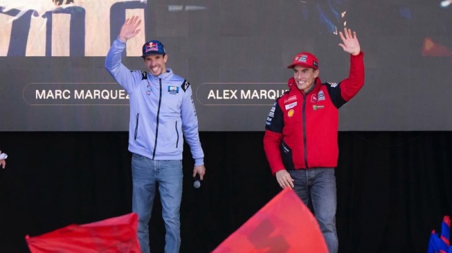 Duo Marquez Rayakan Sukses MotoGP 2025 di Kampung Halaman, Disambut dengan Meriah