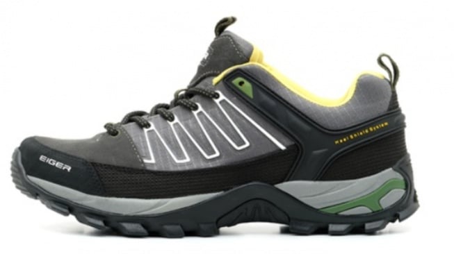 Sepaty hiking. [Eiger]