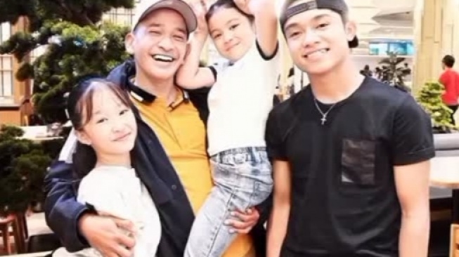 Sempat Ngaku Dipersulit, Ruben Onsu Ketemu Anak saat Sarwendah ke Korea Selatan