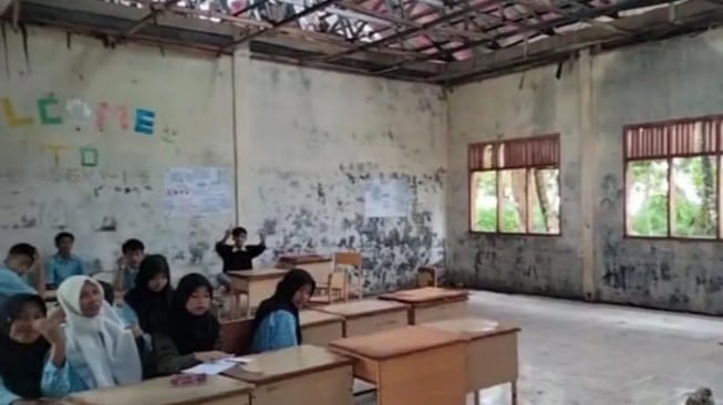 Memprihatinkan! Bangunan SMAN di Simeulue Rusak Parah, Bahayakan Keselamatan Guru dan Murid