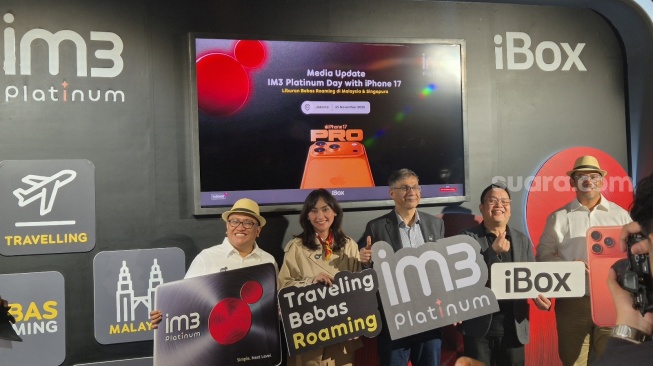 Kolaborasi IM3 Platinum dan iPhone 17 di Jakarta, Selasa (25/11/2025). [Suara.com/Dythia]
