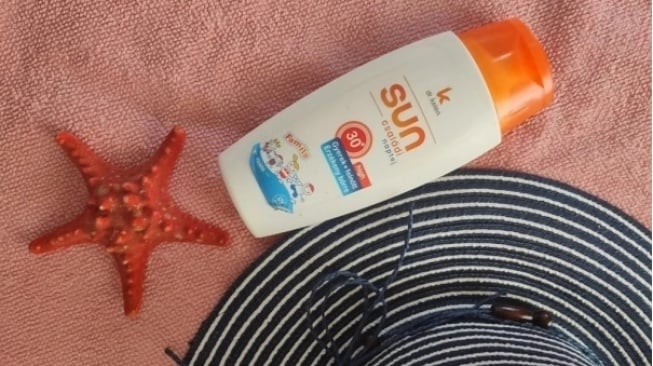 Kulit Sensitif dan Berjerawat? 4 Phycisal Sunscreen SPF 30 Anti-Whitecast