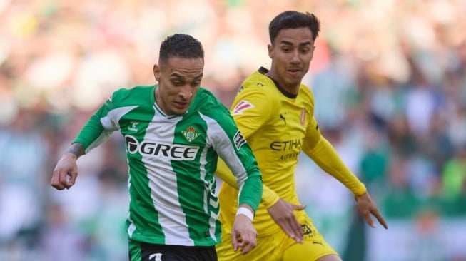 Waduh, Antony Dapat Kartu Merah karena Salto Wajah Pemain Girona