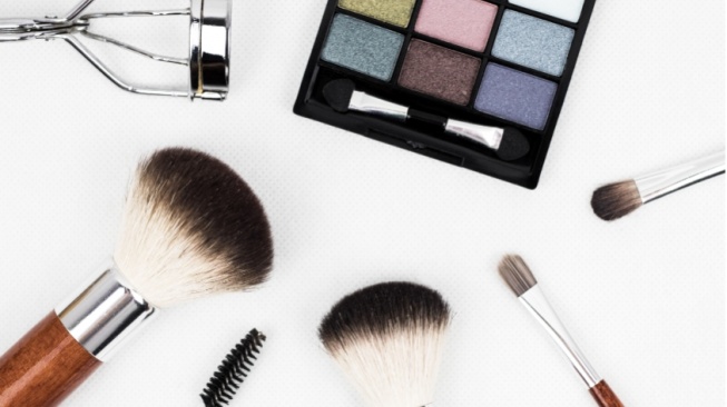12 Rekomendasi Skincare dan Makeup, Cocok untuk Hadiah Natal