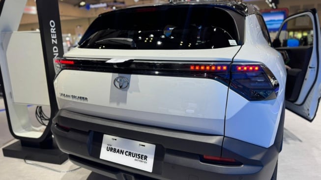 Pembukaan booth Toyota di GJAW 2025 yang sekaligus memamerkan New Urban Cruiser. (Foto: TAM)