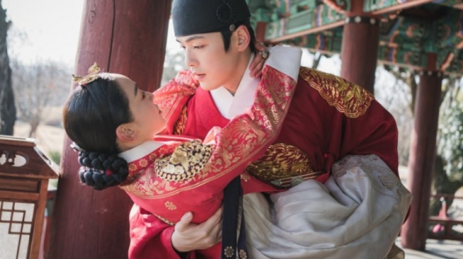 Na In-woo dan Shin Hye-sun Diincar Reuni dalam Drama Korea 1/24