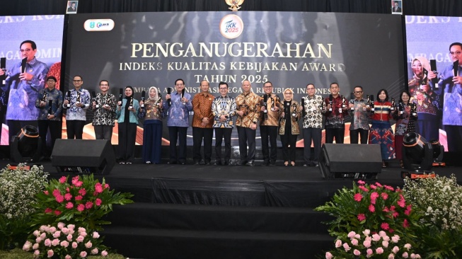Kementerian PANRB Raih Predikat Unggul IKK Award 2025