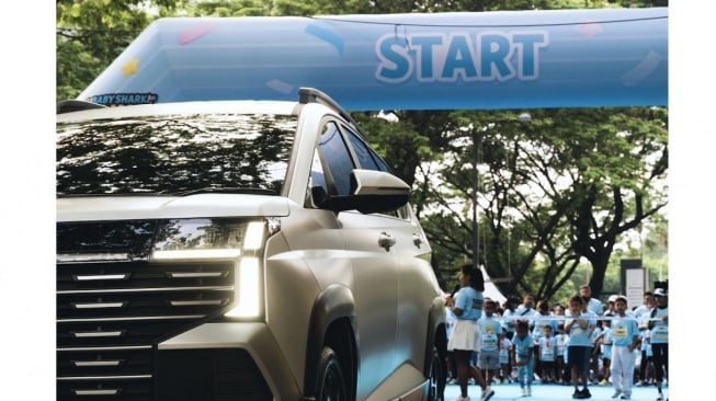Kids rave party Hyundai STARGAZER Cartenz X sebagai Mobil Keluarga, Didukung Hyundai The all-new PALISADE ini dipandu Dipha Barus, DJ dan music producer ternama Indonesia, yang secara khusus membawakan set istimewa termasuk remix lagu “Baby Shark” dan beberapa lagu anak yang dikemas ulang menjadi dance music ramah keluarga (Dok: Hyundai)