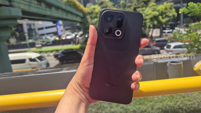 OPPO Find X9 Series Tantang Dunia: Buktikan Sendiri Kekuatan Kamera 120x Zoom dan 200MP di Atas Bus
