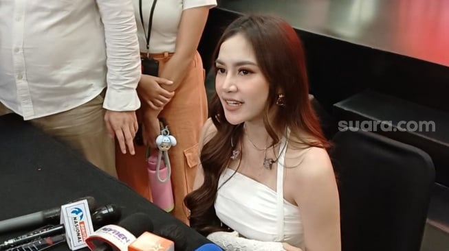 Mahalini Raharja saat ditemui di kawasan Senayan, Jakarta Pusat pada Rabu, 26 November 2025. [Suara.com/Tiara Rosana]