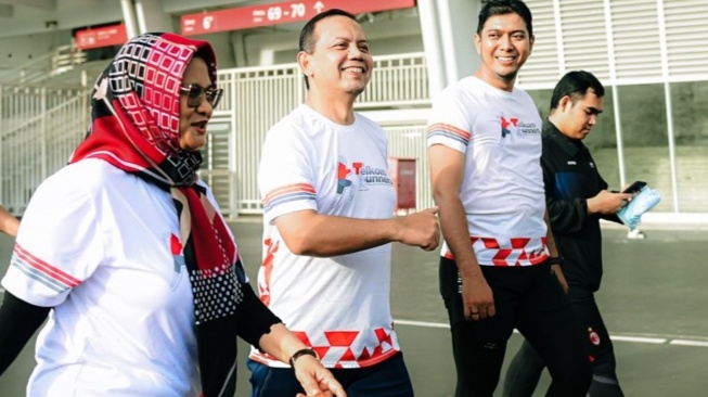 Direktur Utama Telkom Indonesia Dian Siswarini (paling kiri) saat mengikuti acara “Ayo Berlari Road to Earth Mission Mangrove Chapter,” di Gelora Bung Karno (GBK), Jakarta pada Jumat, (21/11/2025) (Dok: Telkom)
