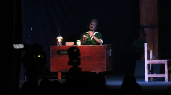 Teater Teding mementaskan lakon klasik 'Fajar Siddiq' di Kota Lama Semarang pada Rabu (27/11/2025). [Istimewa]