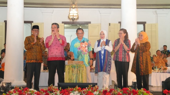 Mendagri Puji Pesona Alam Hingga Kekayaan Sejarah Banda Neira Saat Resmikan Banda Heritage Festival