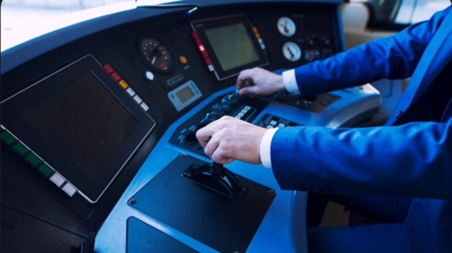 Ilustrasi masinis (Freepik/aleksandarlittlewolf)