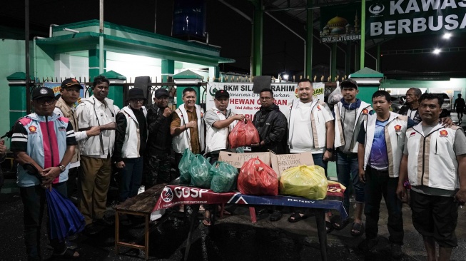 Gerindra Sumut Sebar 5 Ribu Nasi Bungkus untuk Makan Malam Korban Banjir di Medan