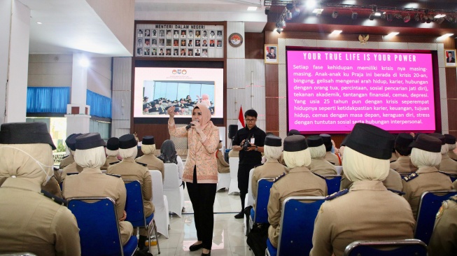 Perempuan Jadi Pilar Utama Ketahanan Keluarga ASN, Pesan Penting dari Akhmad Wiyagus