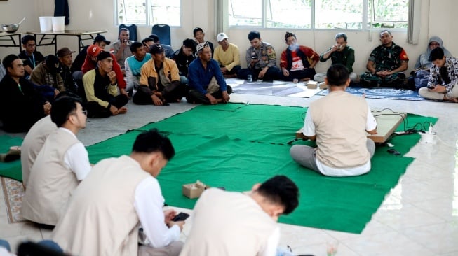 Edukasi keuangan dalam aksi penanaman pohon bersama BCA Syariah (Dok: BCA Syariah)