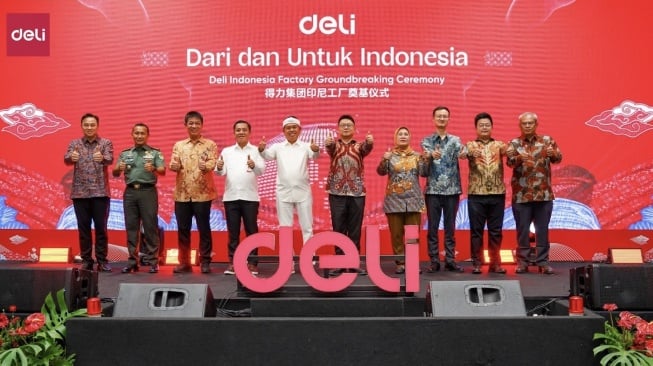 Proyek besar ini berlangsung dengan dukungan lintas pihak, mulai dari Kementerian Investasi/BKPM, Kementerian Perindustrian, Pemerintah Daerah Karawang, Pemerintah Provinsi Jawa Barat, unsur kepolisian dan TNI, hingga mitra industri dan logistik lokal (Dok: Deli)