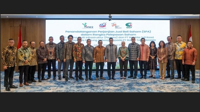 Jajaran manajemen PT Waskita Karya (Persero) Tbk dan anak usahanya, PT Waskita Toll Road (WTR) (Dok: Waskita Karya)