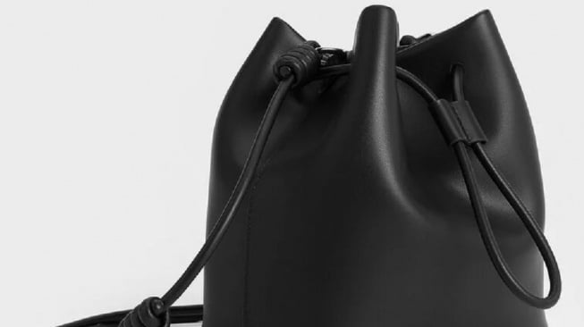 Tas Bucket Leia Knotted (Charles & Keith)
