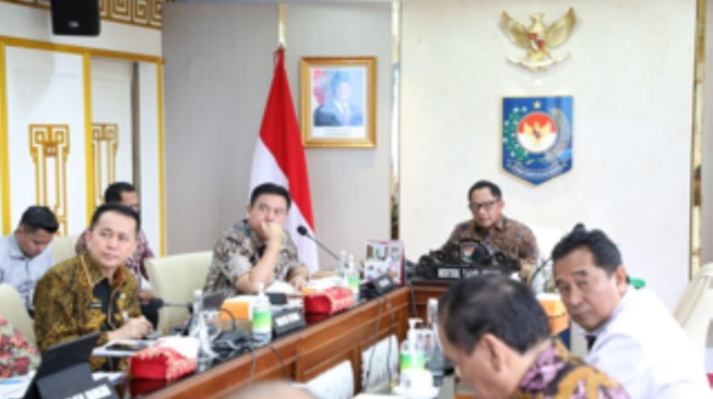 Tindak Lanjuti Arahan Presiden, Mendagri Minta Pemda Segera Data Jembatan Rusak Menuju Sekolah