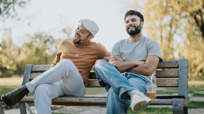 5 Pilihan Sepatu Nongkrong Lokal Sekelas New Balance Ori, Harga Murah Kualitas Dunia