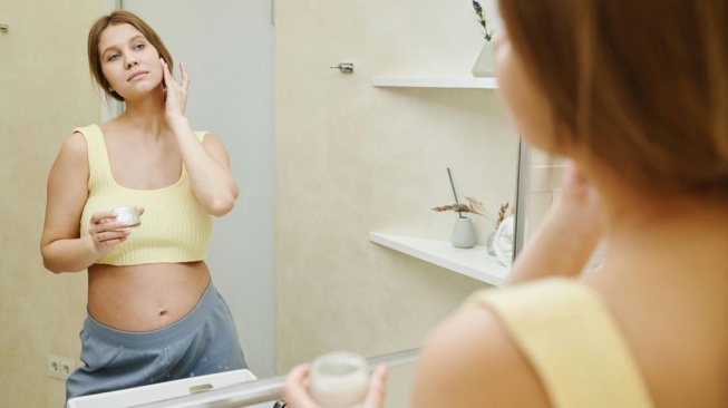 5 Kandungan Skincare yang Harus Dihindari Ibu Hamil, Hati-Hati Sebelum Membeli!