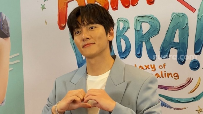 Mendarat di Jakarta, Ji Chang Wook Sampaikan Duka untuk Korban Bencana di Sumatera