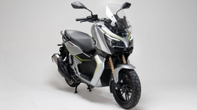 QJMOTOR Lengkapi Varian Skutik Petualang 250 cc, 'Goyang' Dominasi Yamaha XMAX