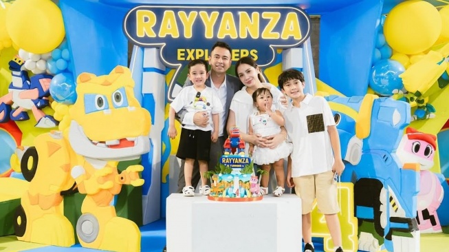 Menilik Harga Hampers Ulang Tahun Rayyanza, Isinya Bikin Tamu Undangan Terkejut